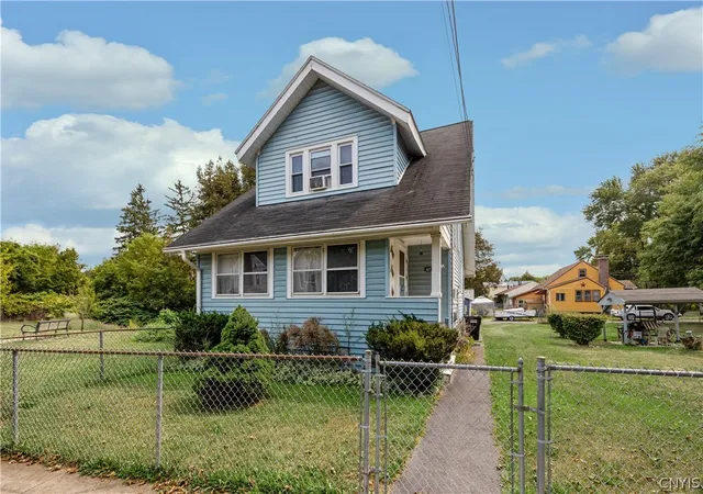 Photo 2 of Sale Pending at 627 W Newell St, Syracuse, NY 13205 | MLS# S1707210 | Listing updated on 2026-09-07