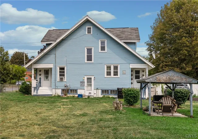 Photo 3 of Sale Pending at 627 W Newell St, Syracuse, NY 13205 | MLS# S1707210 | Listing updated on 2026-09-07