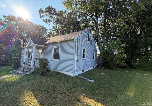 Photo 2 of Sale Pending at 324 Vincent St, Syracuse, NY 13210 | MLS# S1707183 | Listing updated on 2026-08-26