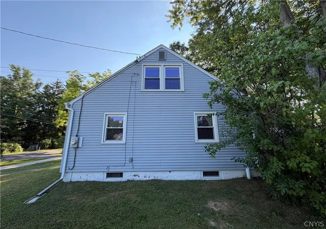 Photo 3 of Sale Pending at 324 Vincent St, Syracuse, NY 13210 | MLS# S1707183 | Listing updated on 2026-08-26