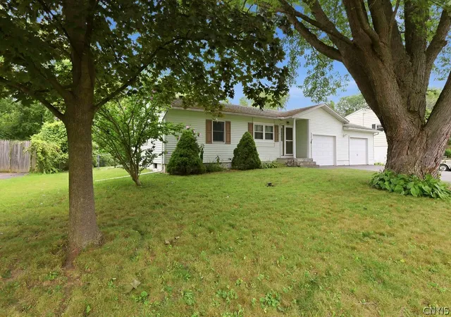 Photo 4 of Sale Pending at 102 Christopher Dr, Baldwinsville, NY 13027 | MLS# S1706961 | Listing updated on 2026-08-17