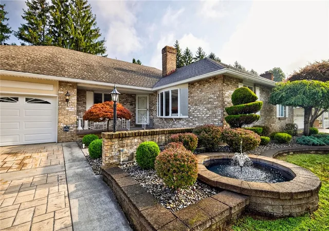 Photo 2 of Sale Pending at 100 Kearney Dr, Rochester, NY 14617 | MLS# R1707334 | Listing updated on 2026-08-19