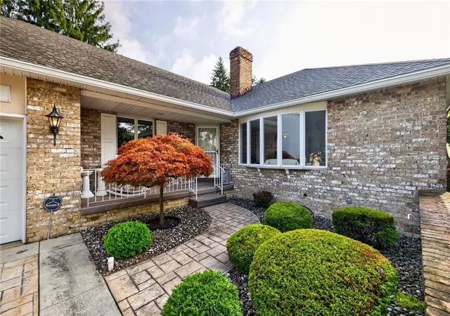 Photo 3 of Sale Pending at 100 Kearney Dr, Rochester, NY 14617 | MLS# R1707334 | Listing updated on 2026-08-19
