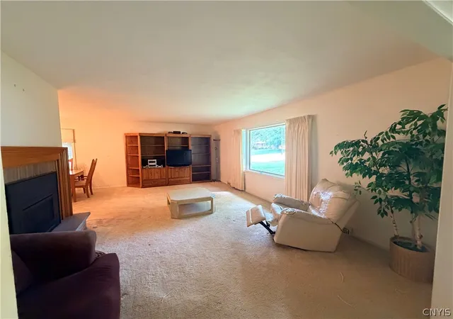 Photo 3 of Sale Pending at 113 Munro Dr, Camillus, NY 13031 | MLS# S1707288 | Listing updated on 2026-08-21