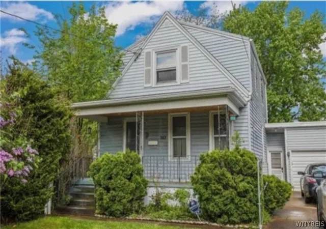 Photo 3 of Single family home for sale at 747 15th Street, Niagara Falls, NY 14301 | MLS# B1706588 | Listing updated on 2026-08-18