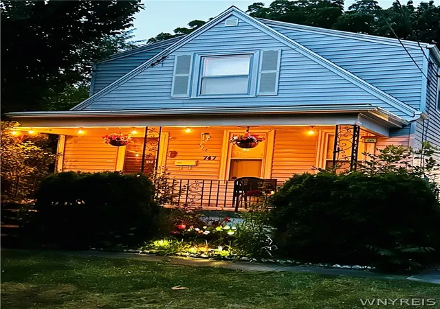 Photo 3 of Single family home for sale at 747 15th Street, Niagara Falls, NY 14301 | MLS# B1706588 | Listing updated on 2026-08-18