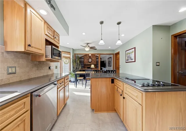 Photo 4 of Sale Pending at 22 Waxwing Ln, East Amherst, NY 14051 | MLS# B1706376 | Listing updated on 2026-08-28