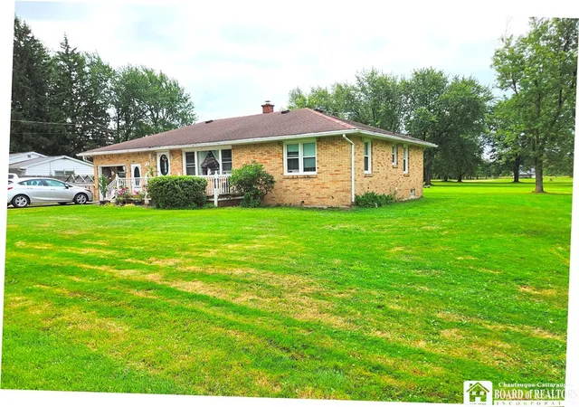 Photo 2 of Single family home for sale at 125 Seymour St, Fredonia, NY 14063 | MLS# R1707289 | Listing updated on 2026-09-11