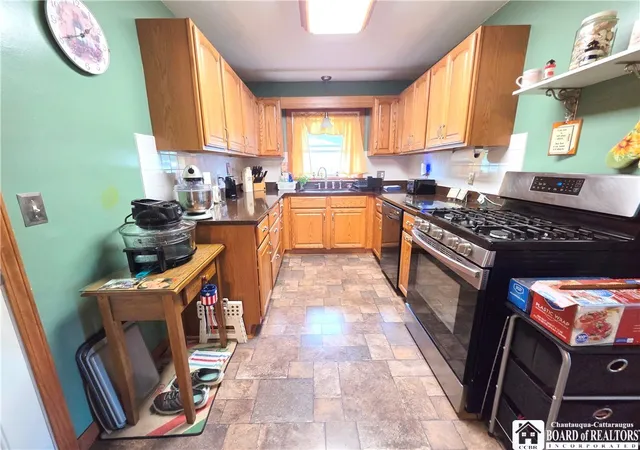 Photo 3 of Single family home for sale at 125 Seymour St, Fredonia, NY 14063 | MLS# R1707289 | Listing updated on 2026-09-11