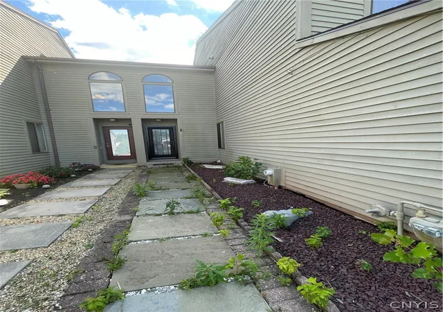 Photo 3 of Sale Pending at 8206 Honeysuckle Dr, Liverpool, NY 13090 | MLS# S1707408 | Listing updated on 2026-08-18