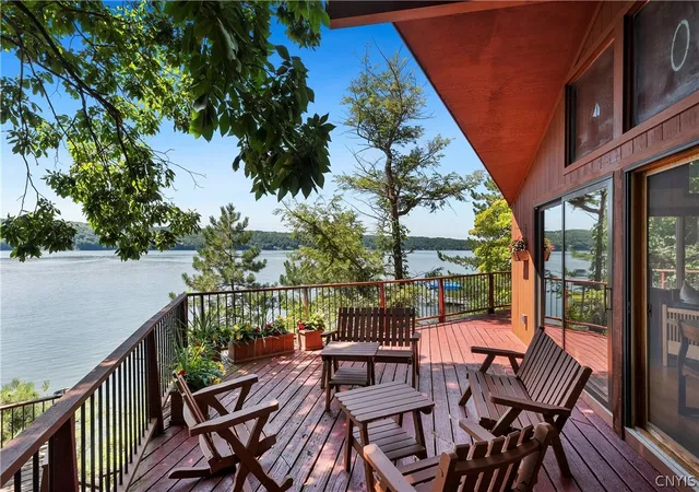 Photo 1 of Sale Pending at 423 Wide Waters Ln, Auburn, NY 13021 | MLS# S1706072 | Listing updated on 2026-08-23