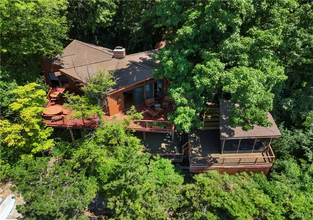 Photo 2 of Sale Pending at 423 Wide Waters Ln, Auburn, NY 13021 | MLS# S1706072 | Listing updated on 2026-08-23