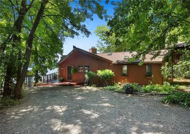 Photo 3 of Sale Pending at 423 Wide Waters Ln, Auburn, NY 13021 | MLS# S1706072 | Listing updated on 2026-08-23
