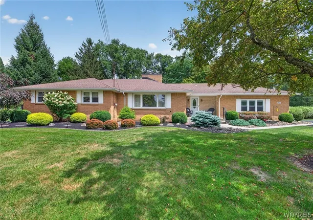 Photo 1 of Sale Pending at 5875 Creekview Dr, Clarence Center, NY 14032 | MLS# B1704283 | Listing updated on 2026-08-20