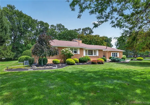 Photo 2 of Sale Pending at 5875 Creekview Dr, Clarence Center, NY 14032 | MLS# B1704283 | Listing updated on 2026-08-20