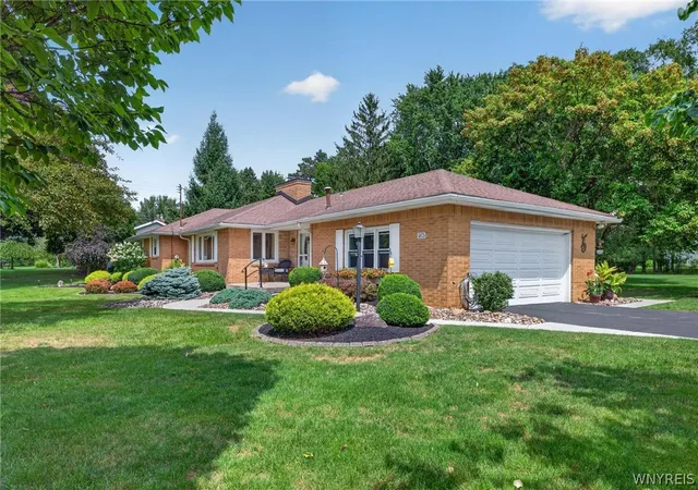Photo 3 of Sale Pending at 5875 Creekview Dr, Clarence Center, NY 14032 | MLS# B1704283 | Listing updated on 2026-08-20