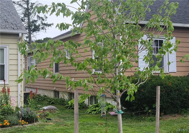 Photo 2 of Sale Pending at 202 Darlington Rd E, Syracuse, NY 13208 | MLS# S1707505 | Listing updated on 2026-09-06