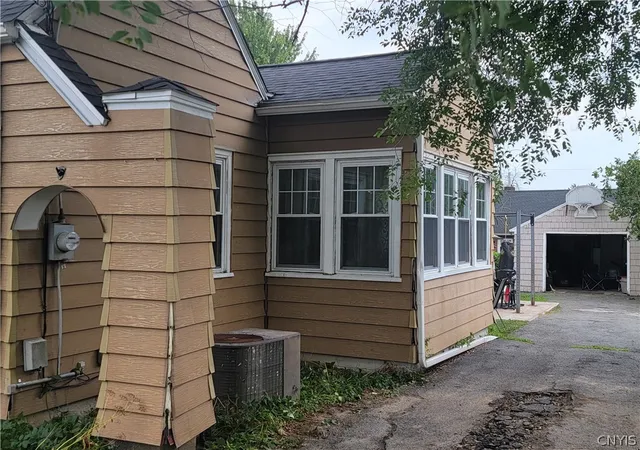 Photo 3 of Sale Pending at 202 Darlington Rd E, Syracuse, NY 13208 | MLS# S1707505 | Listing updated on 2026-09-06
