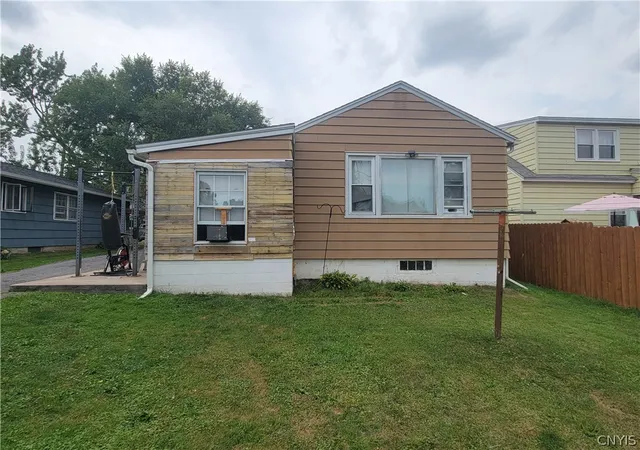 Photo 4 of Sale Pending at 202 Darlington Rd E, Syracuse, NY 13208 | MLS# S1707505 | Listing updated on 2026-09-06