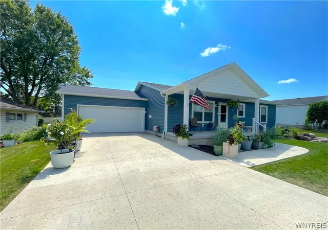 Photo 1 of Single family home for sale at 8295 E Britton Dr, Niagara Falls, NY 14304 | MLS# B1707469 | Listing updated on 2026-09-03