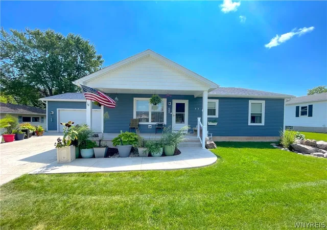 Photo 2 of Single family home for sale at 8295 E Britton Dr, Niagara Falls, NY 14304 | MLS# B1707469 | Listing updated on 2026-09-03