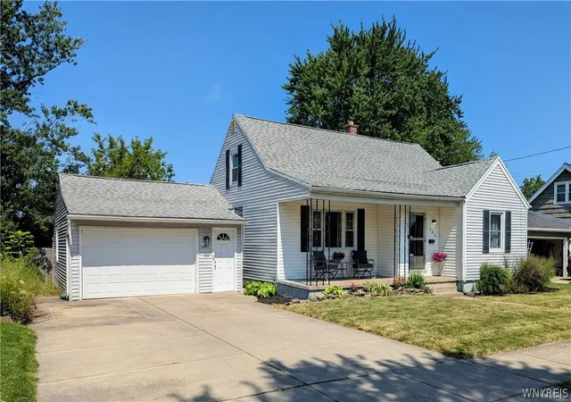 Photo 3 of Sale Pending at 284 Utica St, Tonawanda, NY 14150 | MLS# B1707562 | Listing updated on 2026-08-28