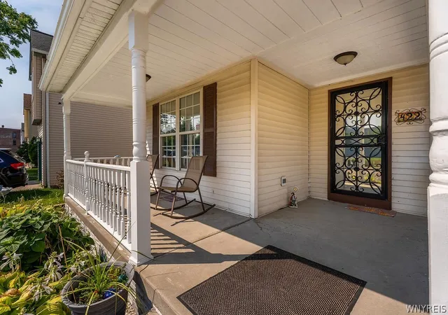 Photo 3 of Single family home for sale at 422 Seneca St, Buffalo, NY 14204 | MLS# B1707482 | Listing updated on 2026-08-25