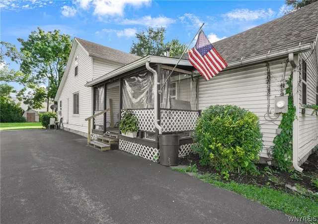 Photo 2 of Sale Pending at 6248 Corwin Rd, Lockport, NY 14094 | MLS# B1707404 | Listing updated on 2026-09-03