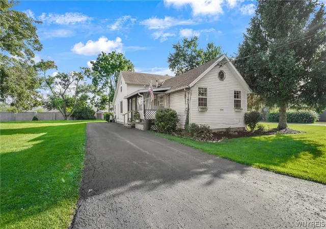 Photo 3 of Sale Pending at 6248 Corwin Rd, Lockport, NY 14094 | MLS# B1707404 | Listing updated on 2026-09-03