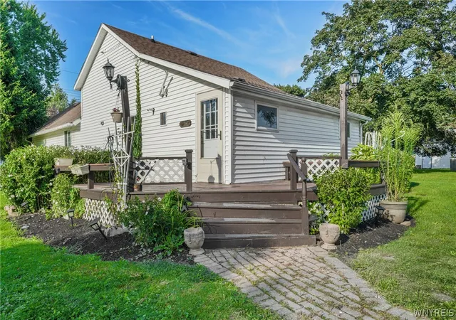 Photo 3 of Sale Pending at 6248 Corwin Rd, Lockport, NY 14094 | MLS# B1707404 | Listing updated on 2026-09-03