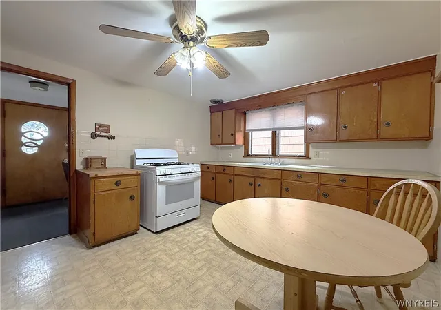 Listing Photo 4 - Condo for sale in building located at 72 Nicholson St, Buffalo, NY 14214