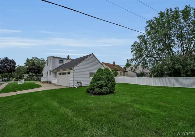 Photo 3 of Sale Pending at 654 Parkhurst Blvd, Buffalo, NY 14223 | MLS# B1707460 | Listing updated on 2026-08-26