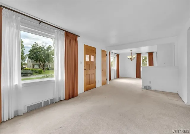 Photo 4 of Sale Pending at 654 Parkhurst Blvd, Buffalo, NY 14223 | MLS# B1707460 | Listing updated on 2026-08-26