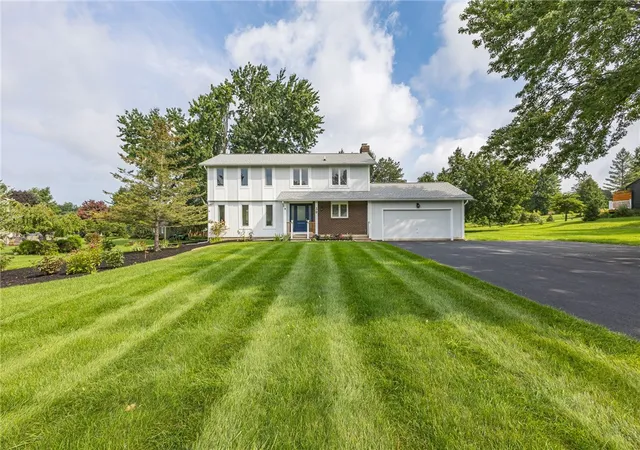 Photo 2 of Sale Pending at 30 Chillington Ln, Mendon, NY 14506 | MLS# R1706207 | Listing updated on 2026-09-02