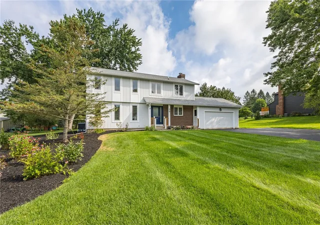 Photo 3 of Sale Pending at 30 Chillington Ln, Mendon, NY 14506 | MLS# R1706207 | Listing updated on 2026-09-02