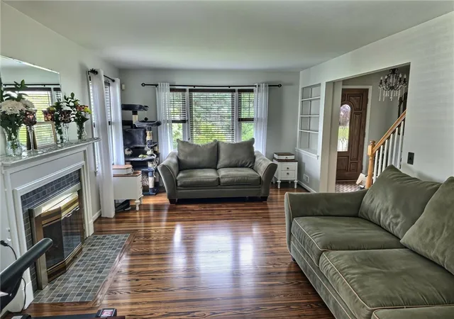 Photo 3 of Sale Pending at 55 Glenmont Dr, Rochester, NY 14617 | MLS# R1707486 | Listing updated on 2026-09-02