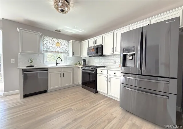 Photo 3 of Single family home for sale at 1366 Evergreen Dr, Lake View, NY 14085 | MLS# B1707201 | Listing updated on 2026-08-17