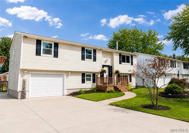 Photo 2 of Sale Pending at 14 E Park Dr, Lockport, NY 14094 | MLS# B1707606 | Listing updated on 2026-08-26