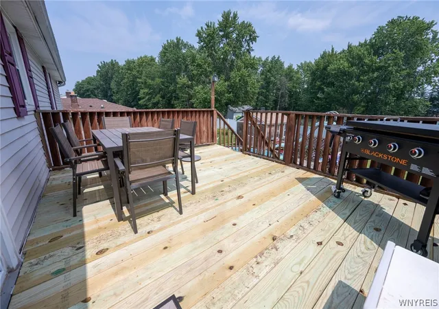 Photo 4 of Sale Pending at 14 E Park Dr, Lockport, NY 14094 | MLS# B1707606 | Listing updated on 2026-08-26