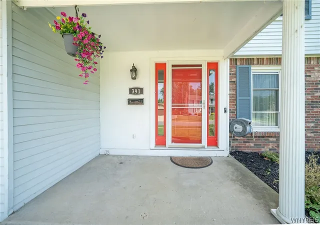 Photo 4 of Sale Pending at 391 Woodward Crescent, Buffalo, NY 14224 | MLS# B1707572 | Listing updated on 2026-08-24