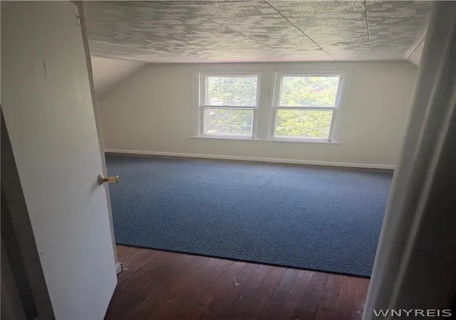 Listing Photo 4 - Condo for sale in building located at 2217 Fls St, Niagara Falls, NY 14303