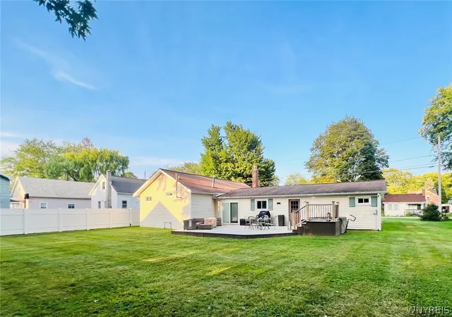 Photo 3 of Sale Pending at 6896 Wellington Dr, Derby, NY 14047 | MLS# B1707646 | Listing updated on 2026-08-27
