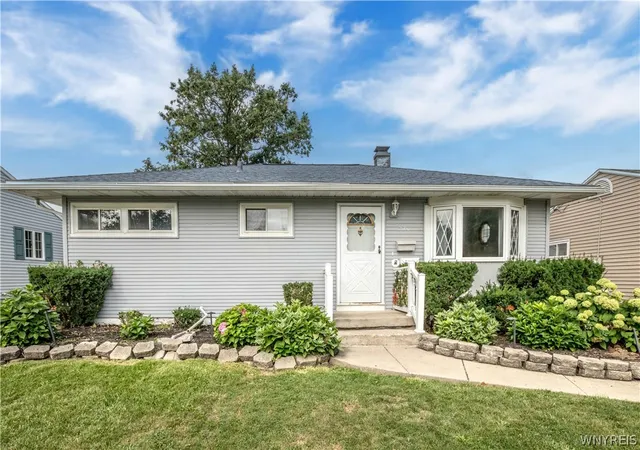 Photo 3 of Sale Pending at 270 Floradale Ave, Tonawanda, NY 14150 | MLS# B1707601 | Listing updated on 2026-09-25