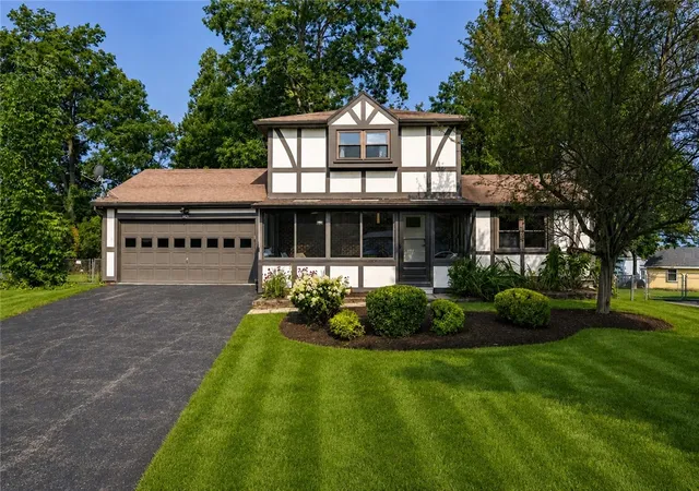 Photo 1 of Sale Pending at 124 Grandview Ln, Rochester, NY 14612 | MLS# R1707125 | Listing updated on 2026-08-26