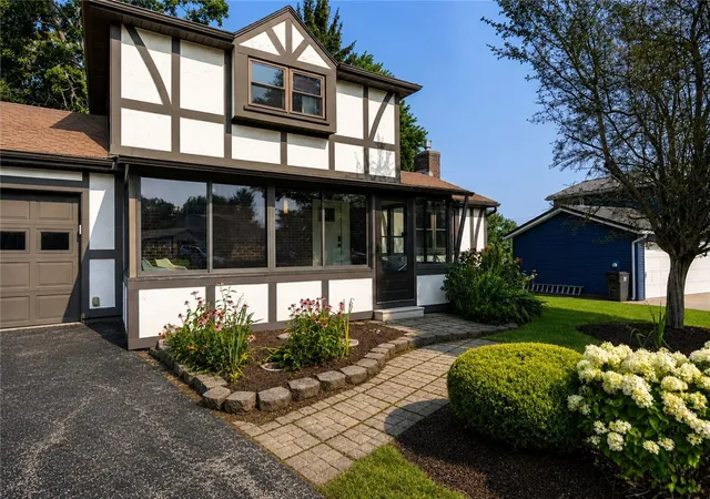 Photo 2 of Sale Pending at 124 Grandview Ln, Rochester, NY 14612 | MLS# R1707125 | Listing updated on 2026-08-26