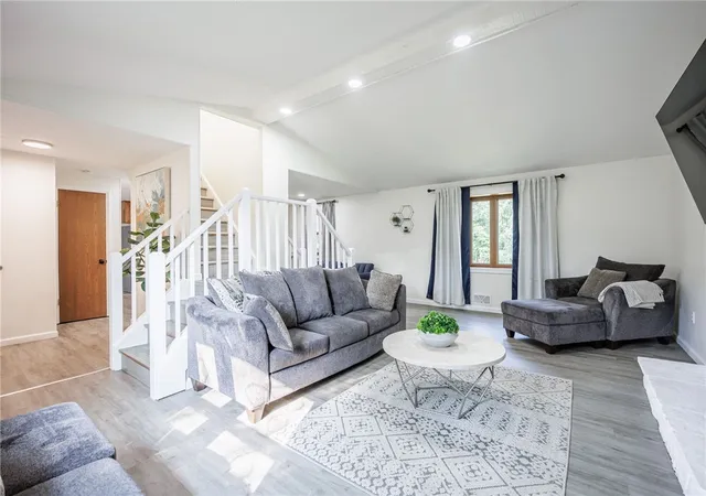 Photo 4 of Sale Pending at 124 Grandview Ln, Rochester, NY 14612 | MLS# R1707125 | Listing updated on 2026-08-26