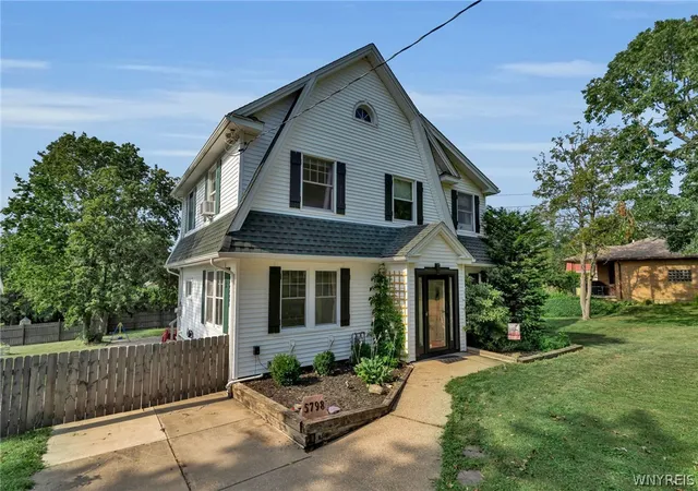 Photo 2 of Sale Pending at 5798 Lakecrest Dr, Lake View, NY 14085 | MLS# B1707667 | Listing updated on 2026-08-26