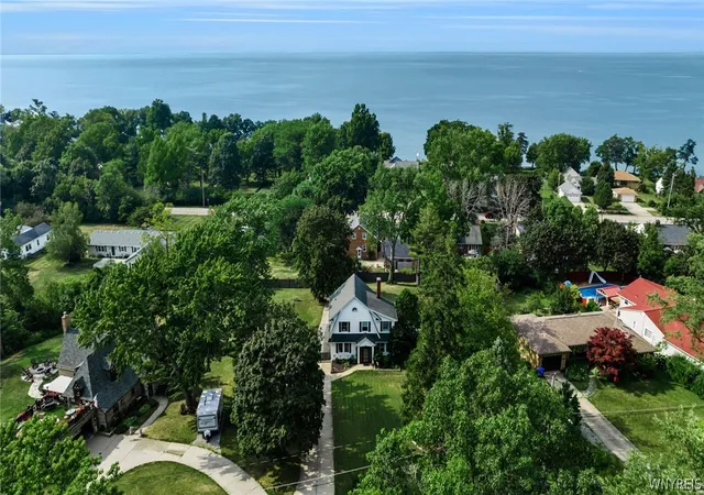 Photo 3 of Sale Pending at 5798 Lakecrest Dr, Lake View, NY 14085 | MLS# B1707667 | Listing updated on 2026-08-26