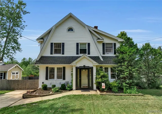 Photo 4 of Sale Pending at 5798 Lakecrest Dr, Lake View, NY 14085 | MLS# B1707667 | Listing updated on 2026-08-26