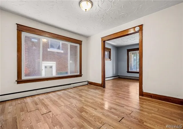 Listing Photo 4 - Condo for sale in building located at 2240 La Salle Ave, Niagara Falls, NY 14301
